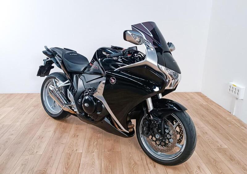 Vendo Honda VFR 1200 F ABS 2009 16 usata a Rozzano codice 9526324 Moto