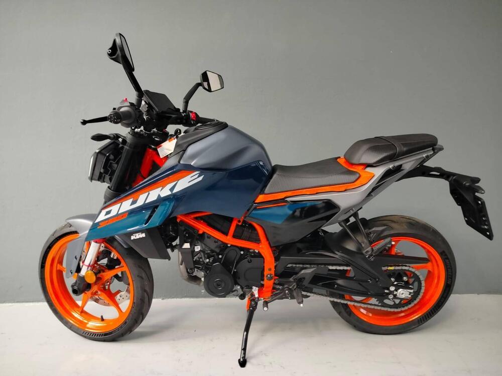 KTM 390 Duke (2024) (2)