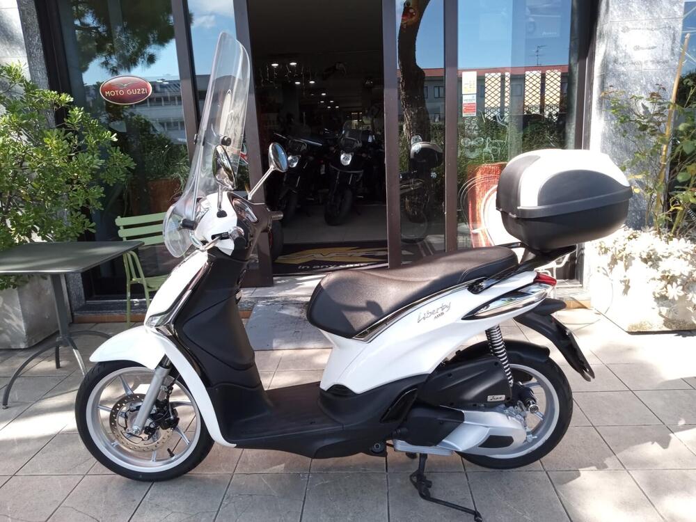 Piaggio Liberty 125 3V ABS Baci Perugina (2022 - 23) (2)