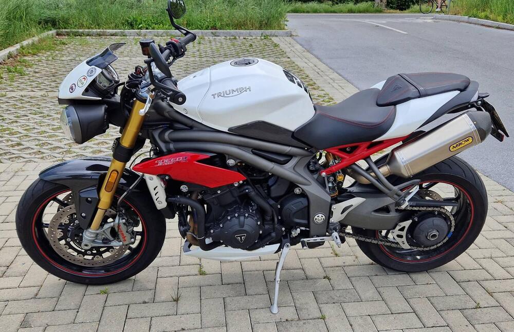 Triumph Speed Triple 1050 R ABS (2016 - 17) (2)