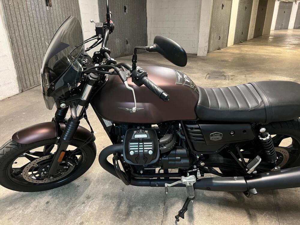 Moto Guzzi V7 III Stone Night Pack (2019 - 20) (2)