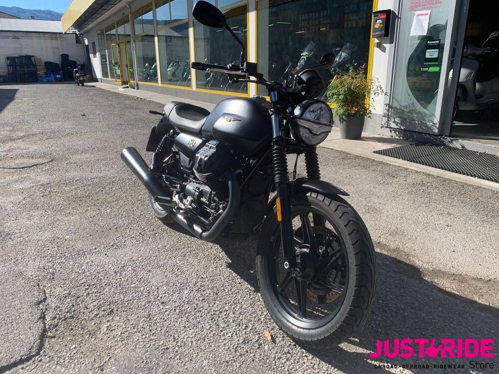 Moto Guzzi V7 Stone (2021 - 24) (3)