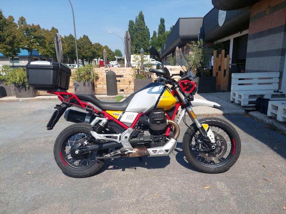 Moto Guzzi V85 TT Evocative Graphics (2019 - 20) (3)