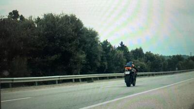 Sfreccia con la sua R1 a 250 km/h davanti a un autovelox. Motociclista spagnolo ne guai 