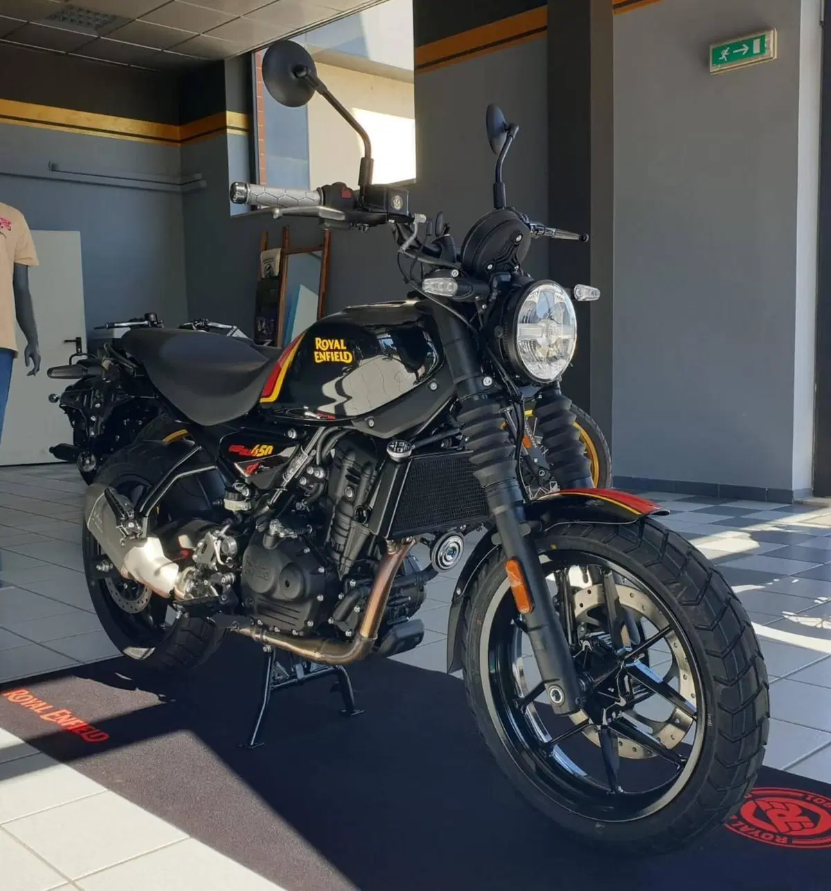 Royal Enfield Guerrilla 450 (2024 - 26) (2)