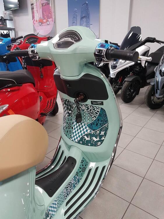 Vespa Primavera 125 Batik (2024) (2)