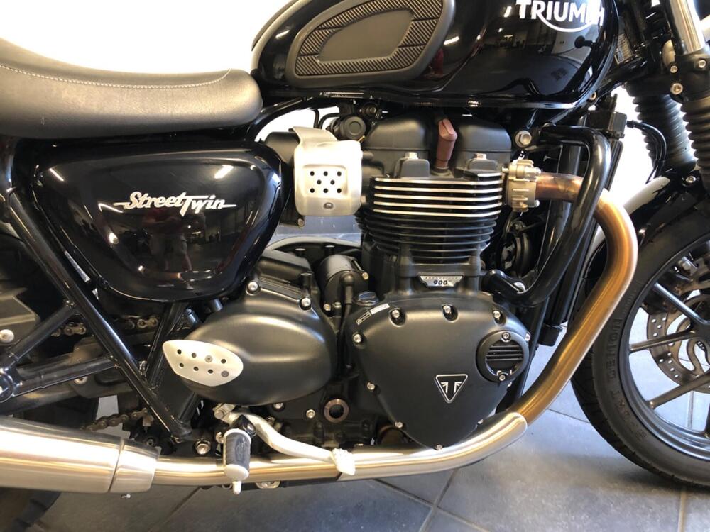 Triumph Street Twin 900 (2016) (3)