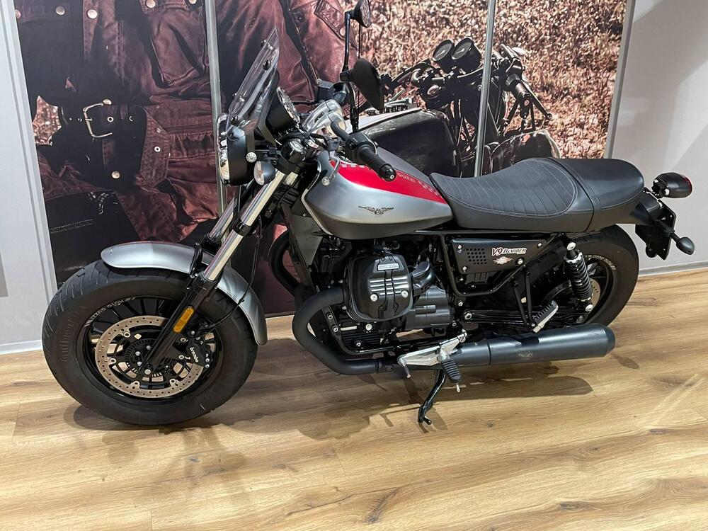 Moto Guzzi V9 Bobber (2018 - 20) (2)