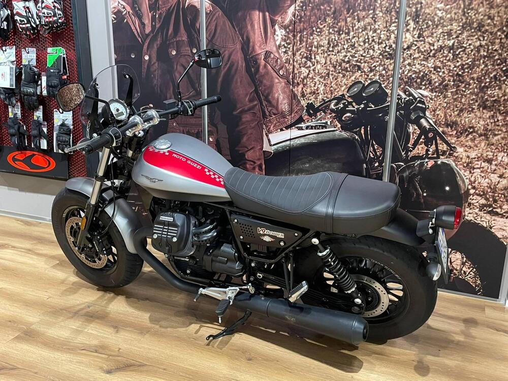 Moto Guzzi V9 Bobber (2018 - 20) (4)