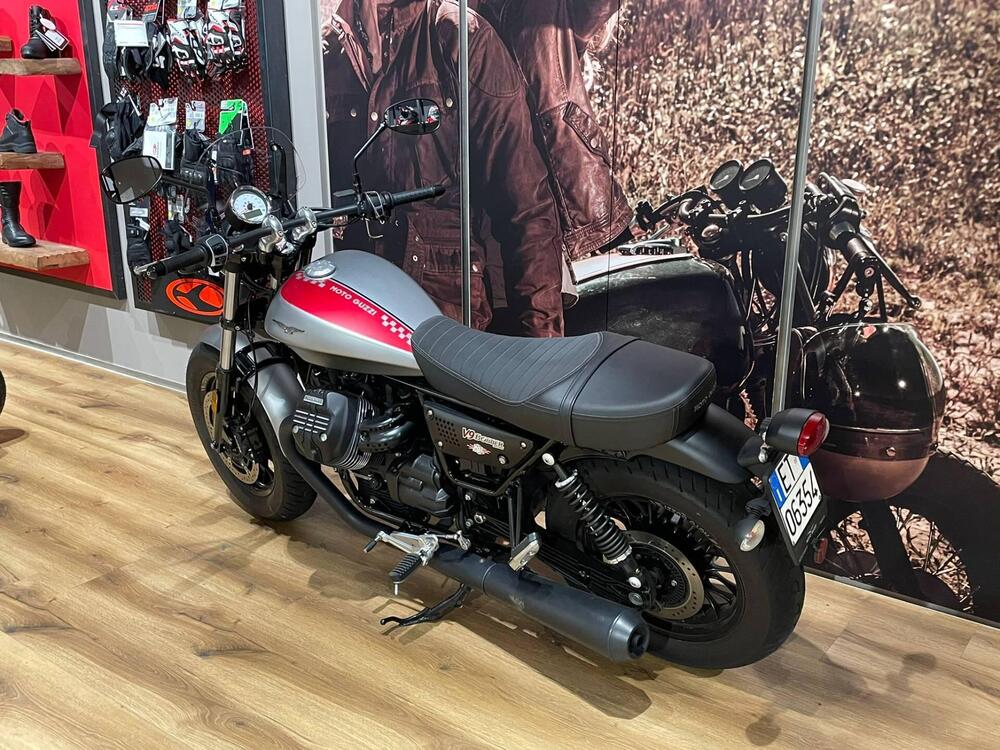 Moto Guzzi V9 Bobber (2018 - 20) (5)