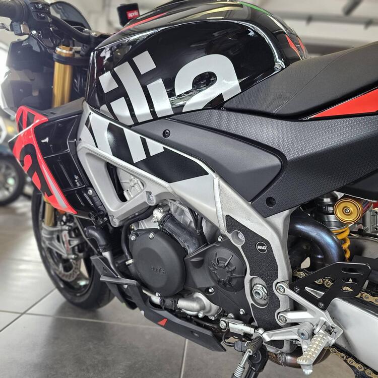 Aprilia Tuono 1100 V4 Factory (2021 - 24) (2)