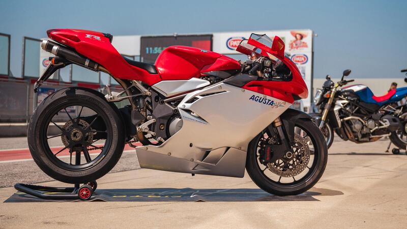 MV Agusta F4 750 e Brutale 750: le pi&ugrave; belle del reame [VIDEO]