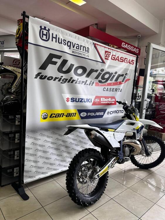 Husqvarna TE 300 (2025) (2)