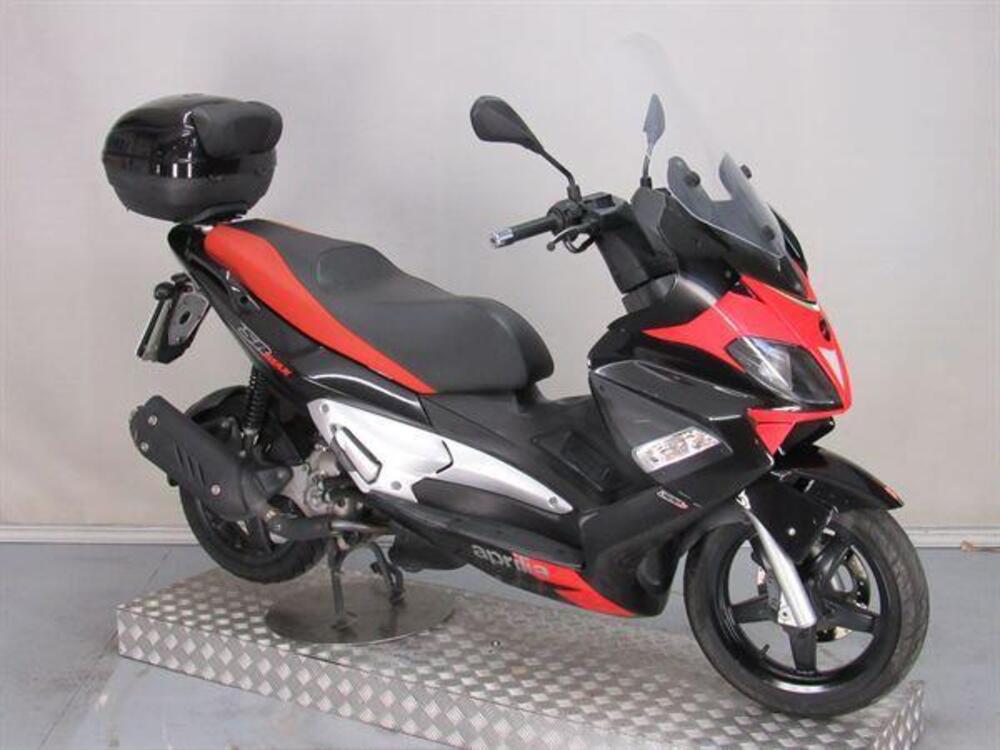 Aprilia SR Max 300 (2011 - 16) (2)