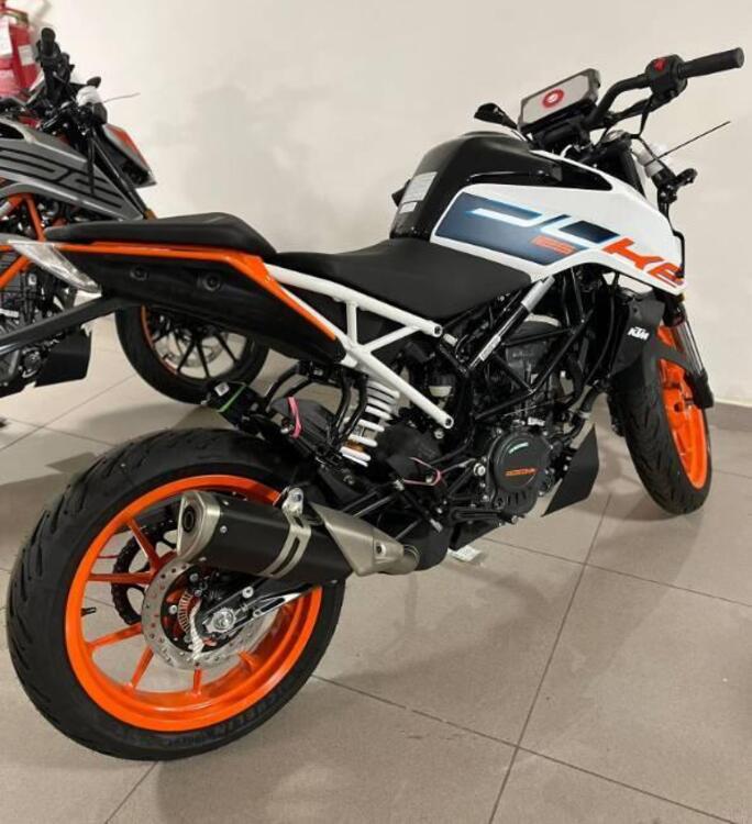 KTM 125 Duke (2021 - 23) (2)