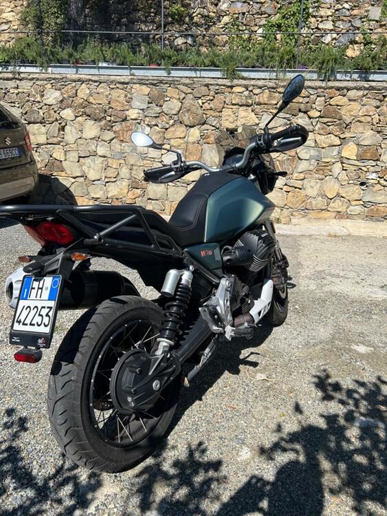 Moto Guzzi V85 TT (2021 - 23) (2)