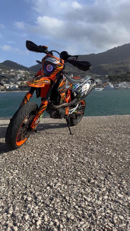 KTM 690 SMC R (2021-22) (5)