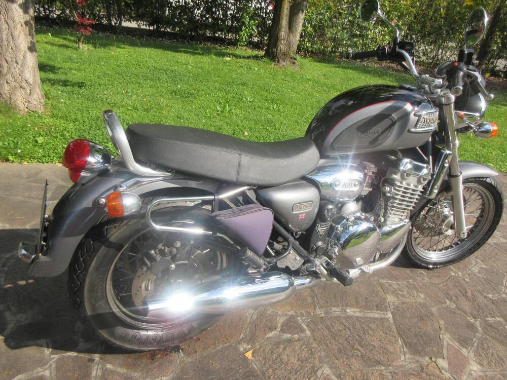 Triumph Thunderbird 900 (2)