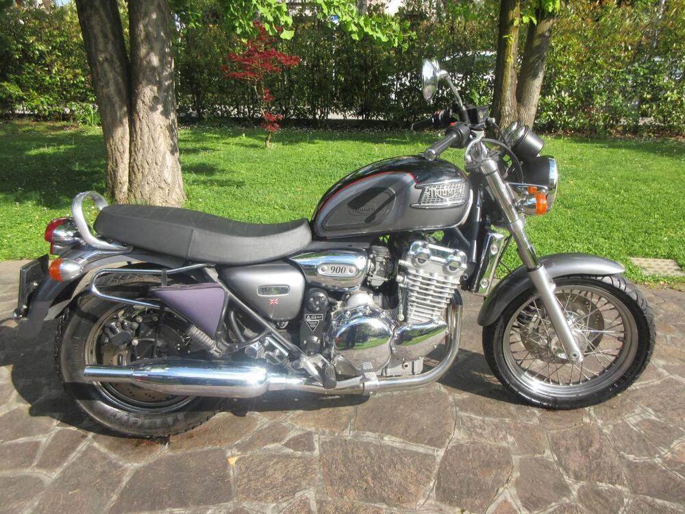 Triumph Thunderbird 900 (4)