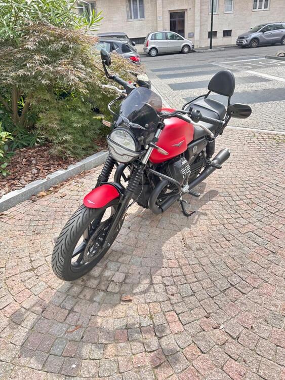 Moto Guzzi V7 Stone (2021 - 24)