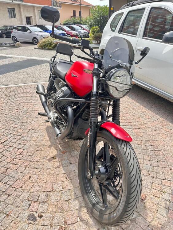 Moto Guzzi V7 Stone (2021 - 24) (2)