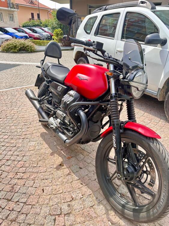 Moto Guzzi V7 Stone (2021 - 24) (4)