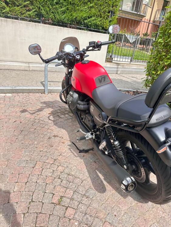 Moto Guzzi V7 Stone (2021 - 24) (5)