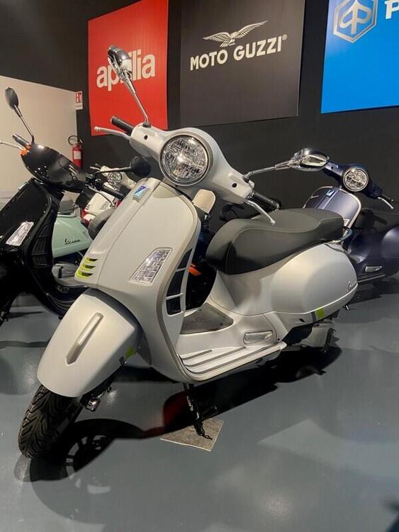 Vespa GTS 300 Supertech Hpe (2021 - 22)