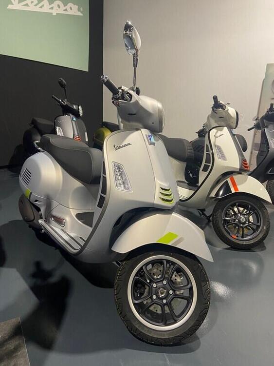 Vespa GTS 300 Supertech Hpe (2021 - 22) (2)