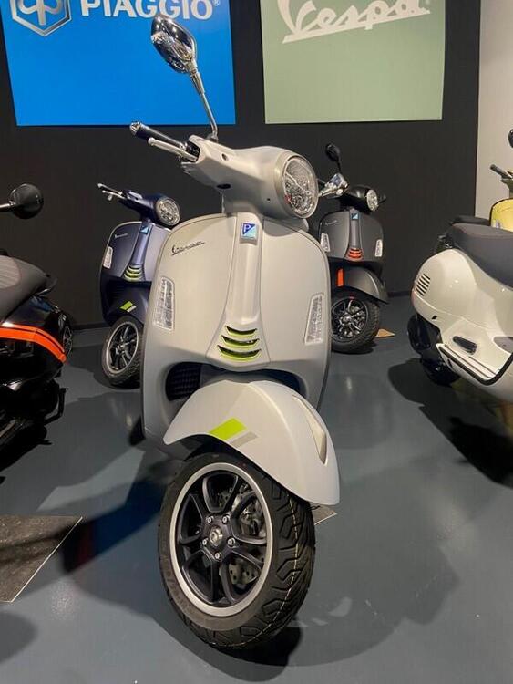 Vespa GTS 300 Supertech Hpe (2021 - 22) (3)