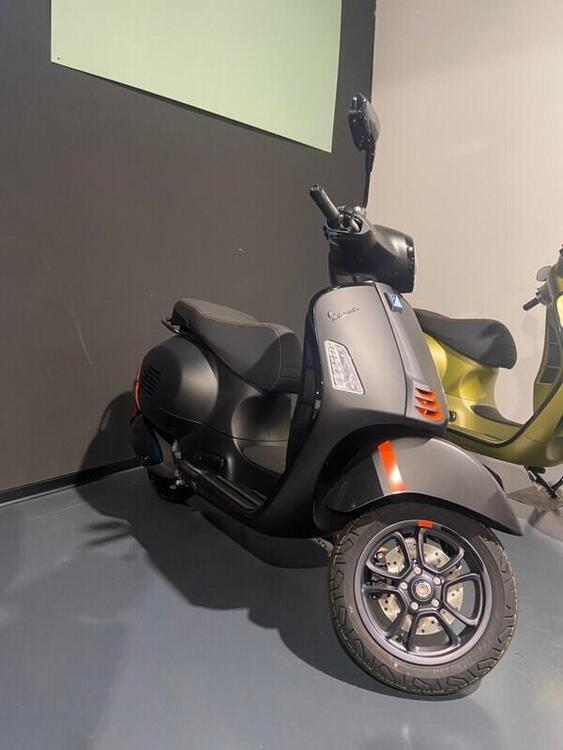 Vespa GTS 300 Super Sport (2023 - 24) (2)