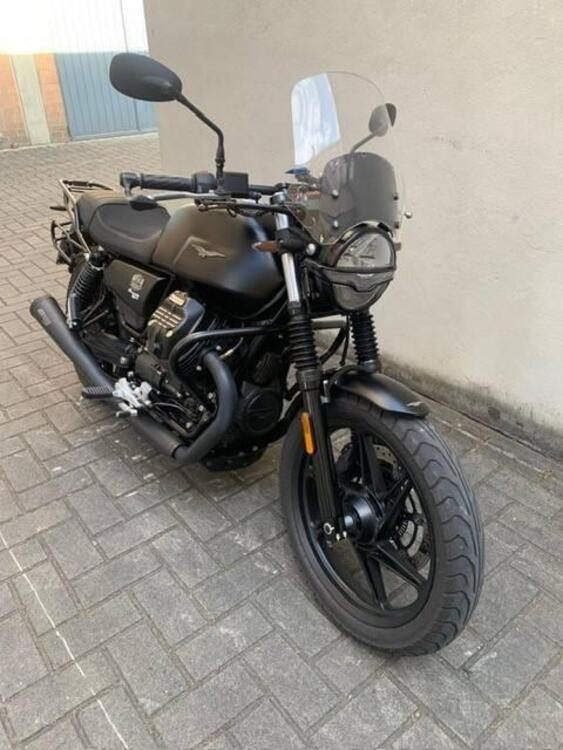 Moto Guzzi V7 Stone (2021 - 24)