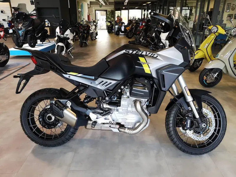 Moto Guzzi Stelvio (2024 - 26)