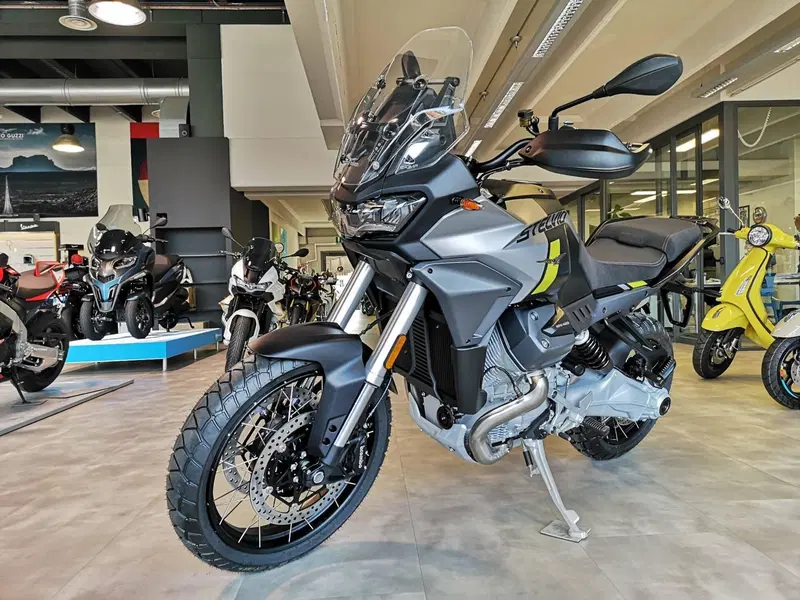 Moto Guzzi Stelvio (2024 - 26) (4)