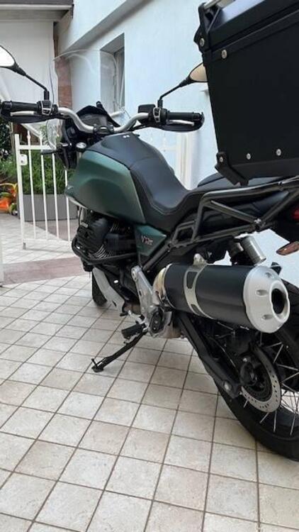 Moto Guzzi V85 TT (2021 - 23) (2)