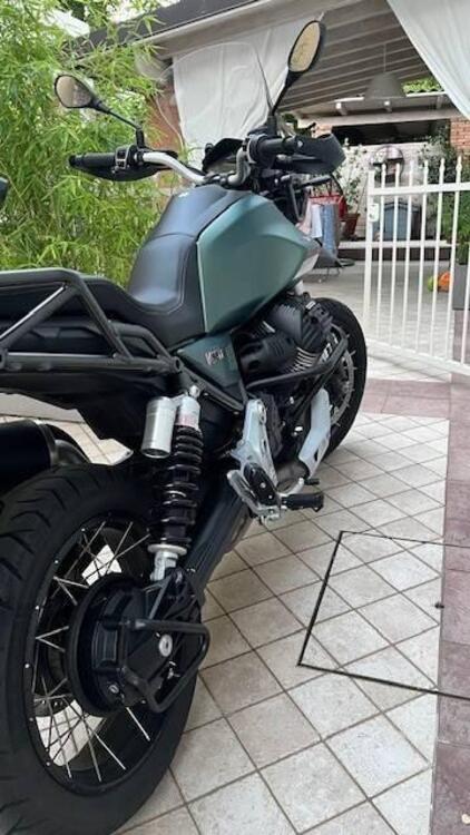 Moto Guzzi V85 TT (2021 - 23) (3)