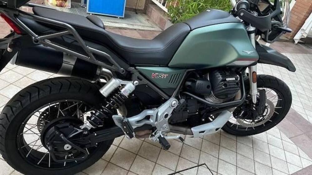 Moto Guzzi V85 TT (2021 - 23) (4)