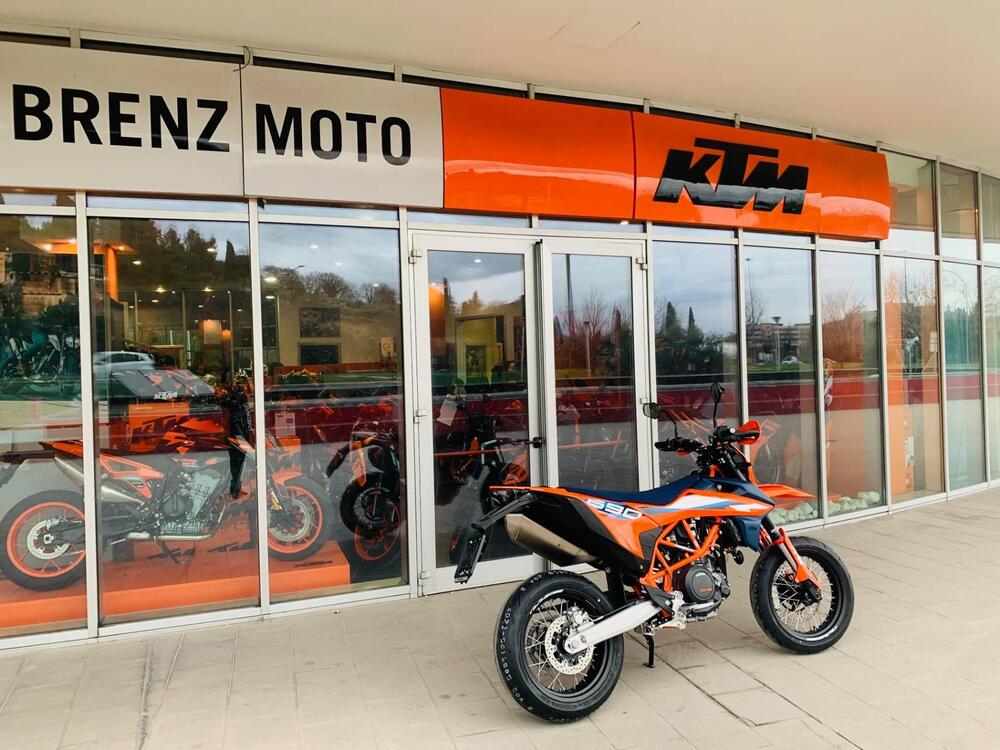 KTM 690 SMC R (2023 - 24) (3)