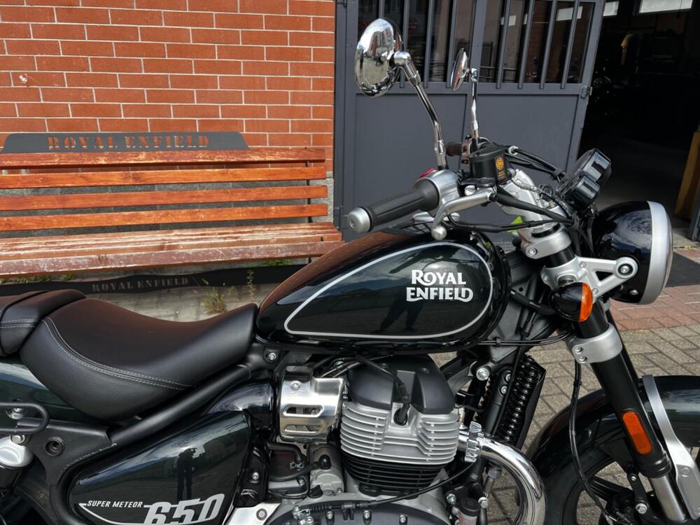 Royal Enfield Super Meteor 650 (2023 - 24) (4)