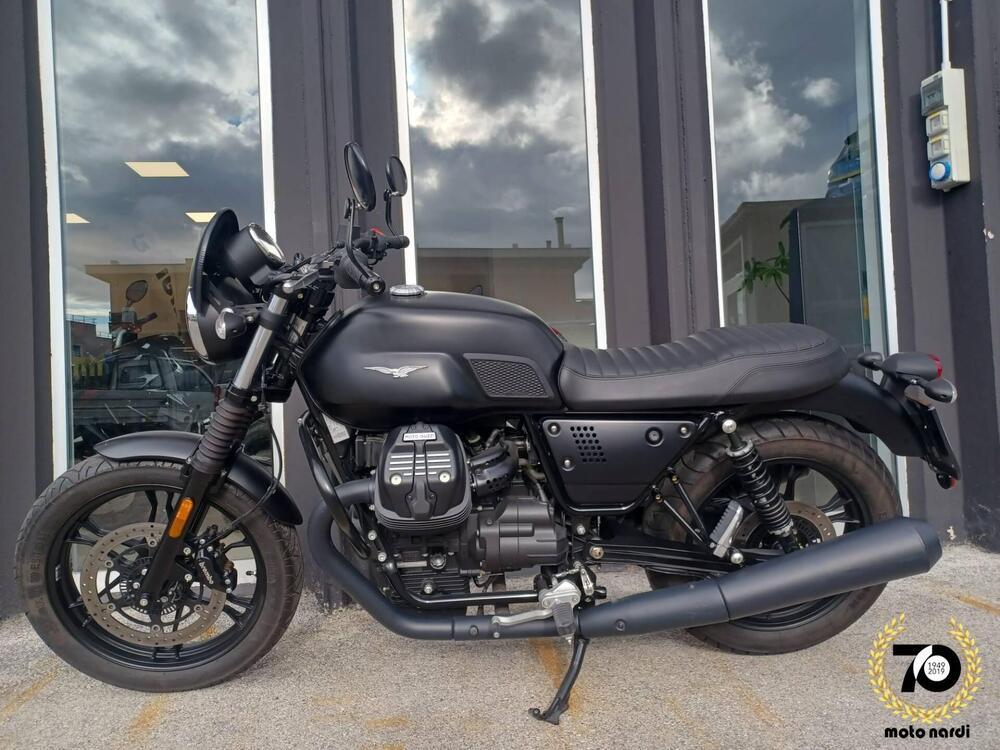 Moto Guzzi V7 III Stone (2017 - 20) (2)