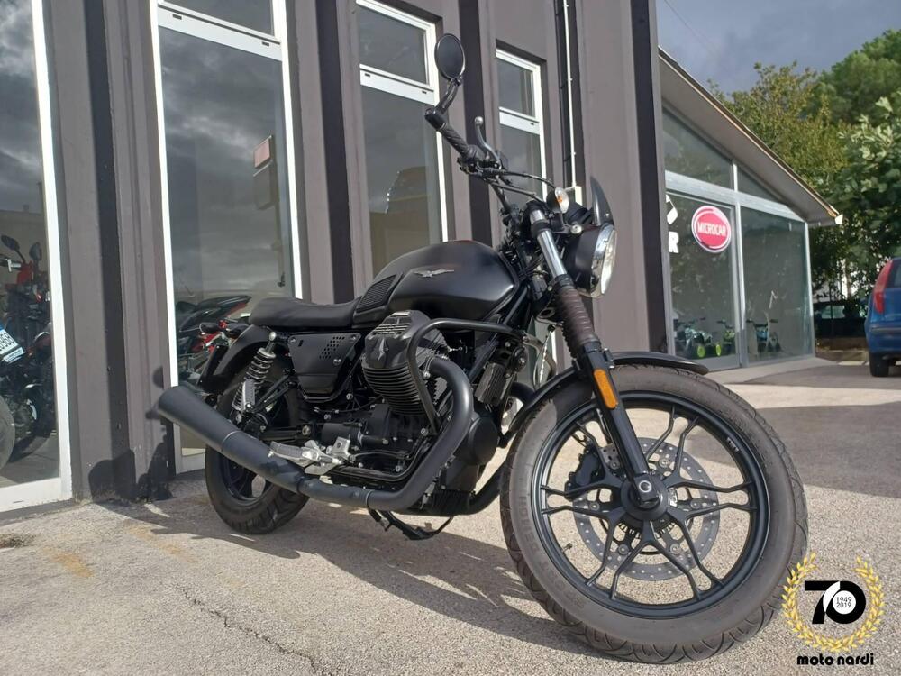 Moto Guzzi V7 III Stone (2017 - 20) (4)