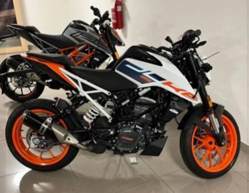 KTM 125 Duke (2021 - 23) (2)