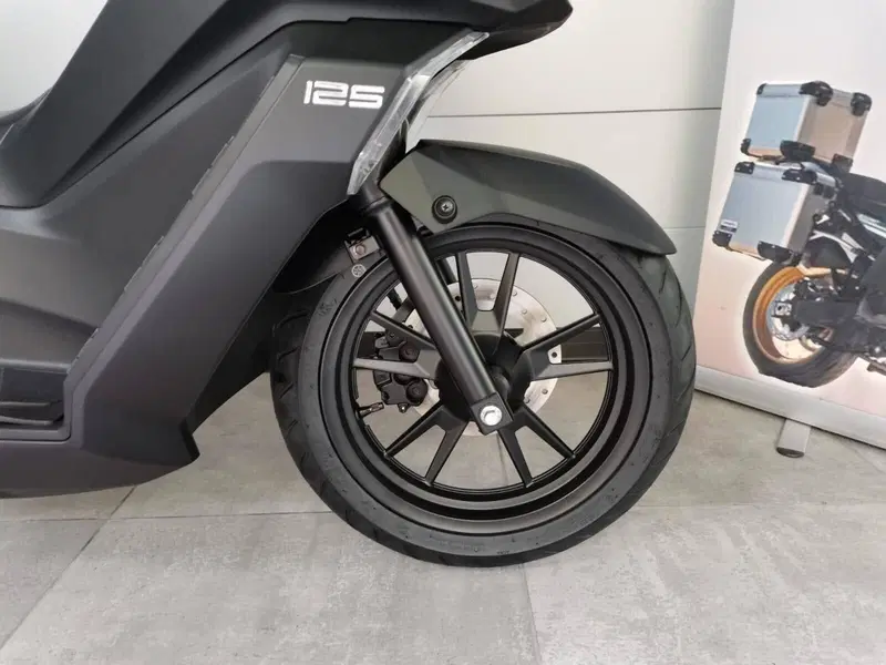Kymco Skytown 125i (2024 - 26) (14)
