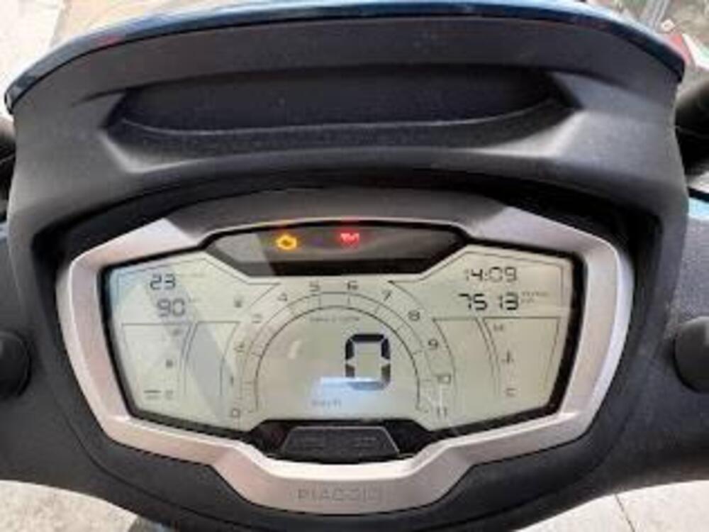 Piaggio Beverly 300 Hpe (2021) (4)