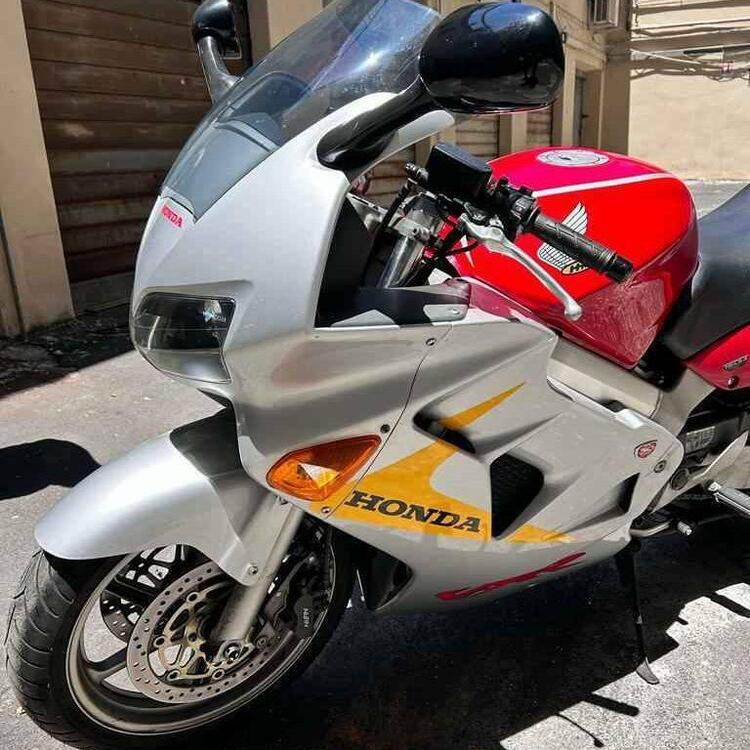 Honda VFR 800 (3)