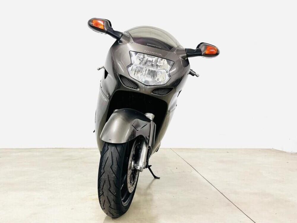 Honda CBR 1100 XX Superblackbird (1999 - 00) (2)