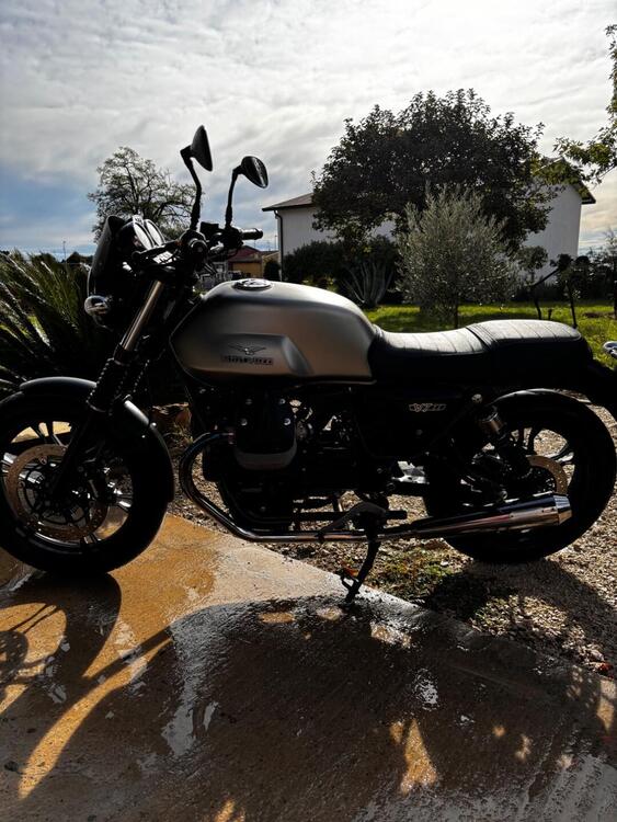 Moto Guzzi V7 II Stone (2015 - 17) (4)