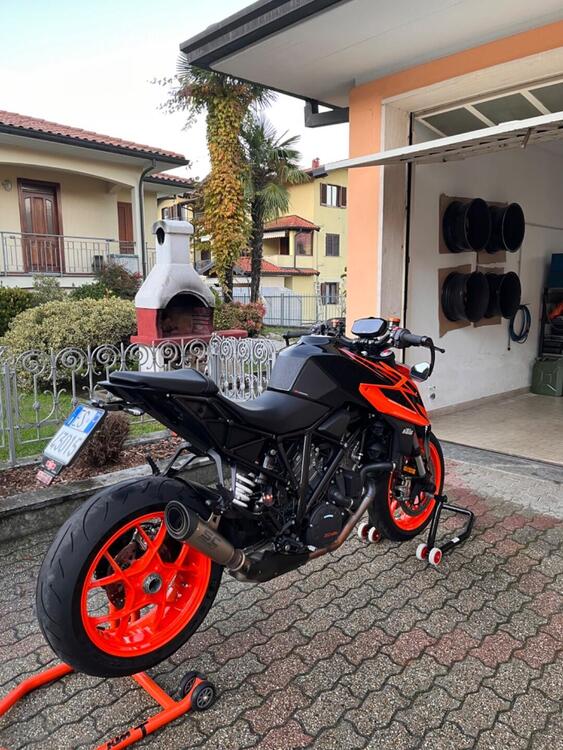 KTM 1290 Super Duke R (2019) (3)