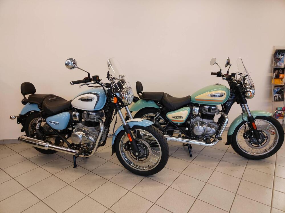 Royal Enfield Meteor 350 Aurora (2024) (2)