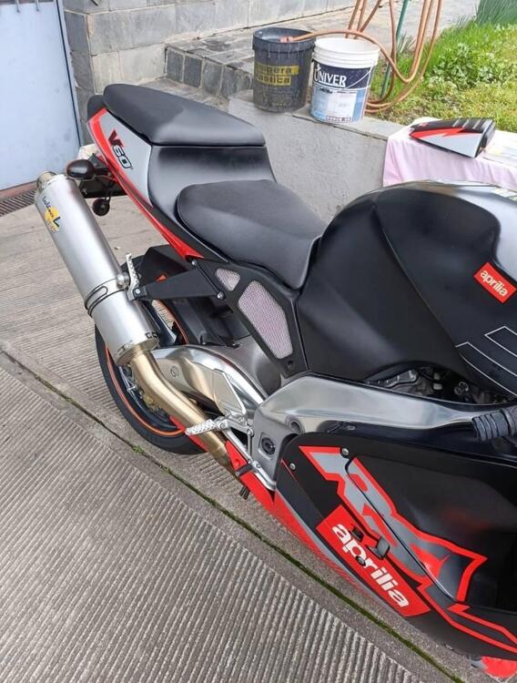 Aprilia RSV 1000 (2000 - 01) (4)